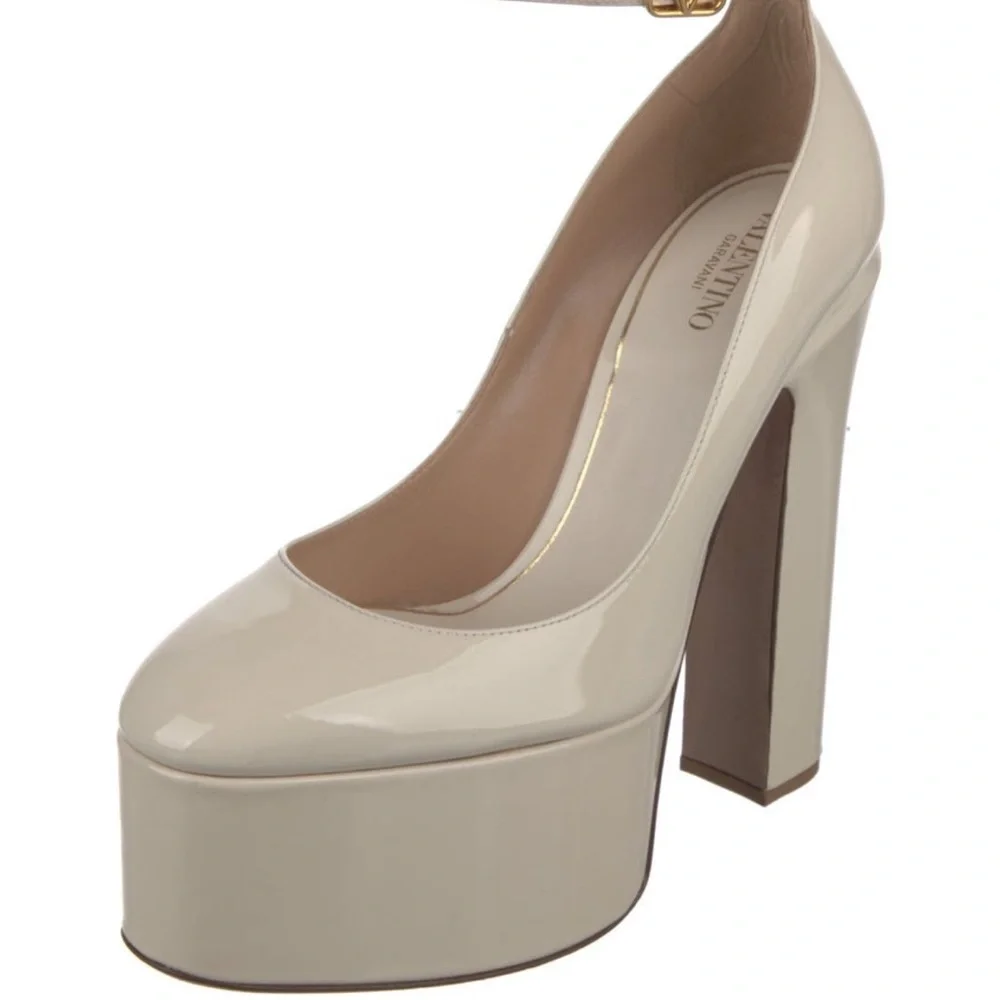Valentino Garavani Cream Platform Pumps - Picture 2 of 5